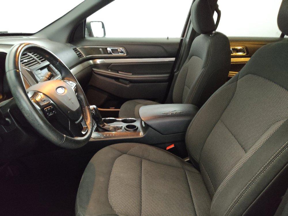 Used 2019 Ford Explorer XLT FWD image 17