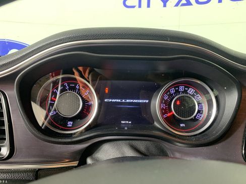 Used 2015 Dodge Challenger SXT w/ Driver Convenience Group image 22