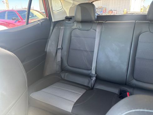 Used 2025 Chevrolet Trax LT image 37