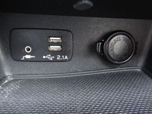 Used 2022 Subaru Forester Premium image 33