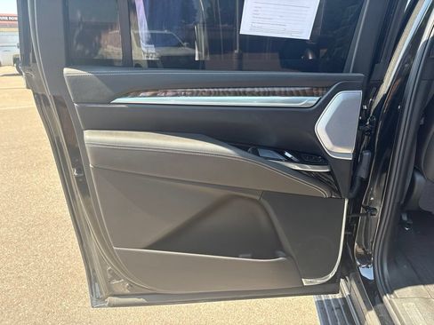 Used 2025 Cadillac Escalade ESV Sport Platinum w/ LPO, ONYX Package AWD/4WD image 17