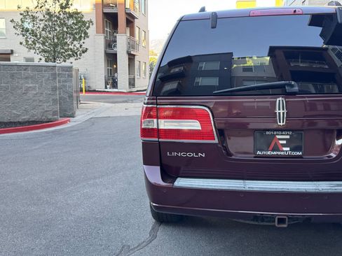 Used 2010 Lincoln Navigator 4WD image 5