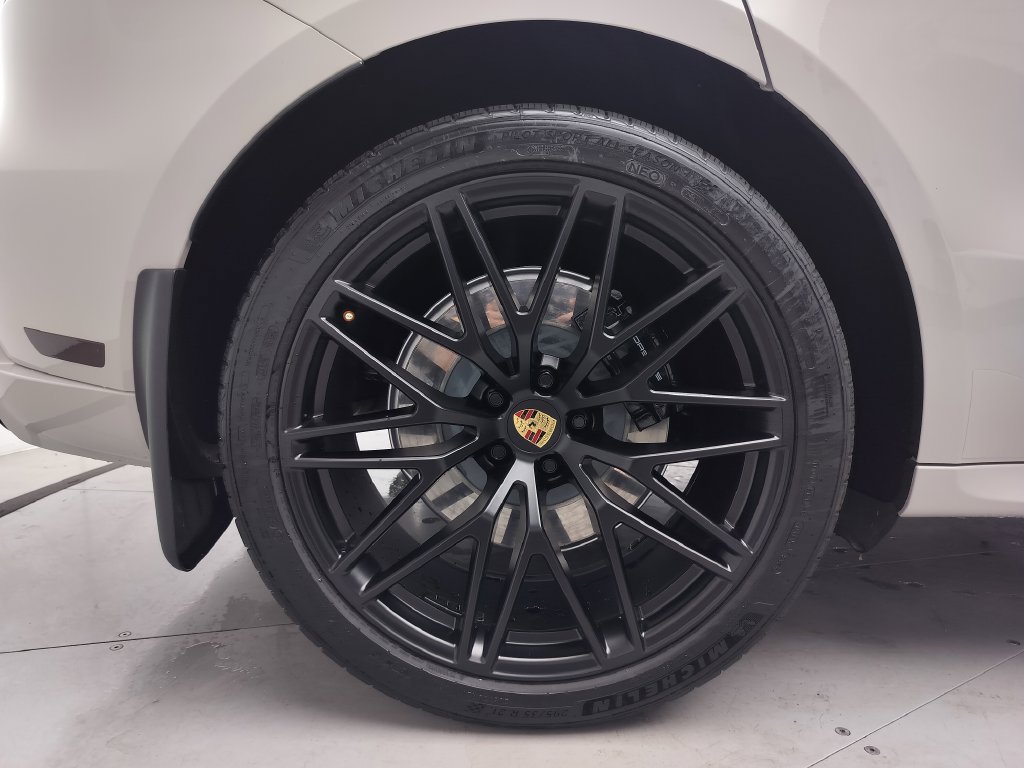 Used 2023 Porsche Macan GTS AWD/4WD image 31