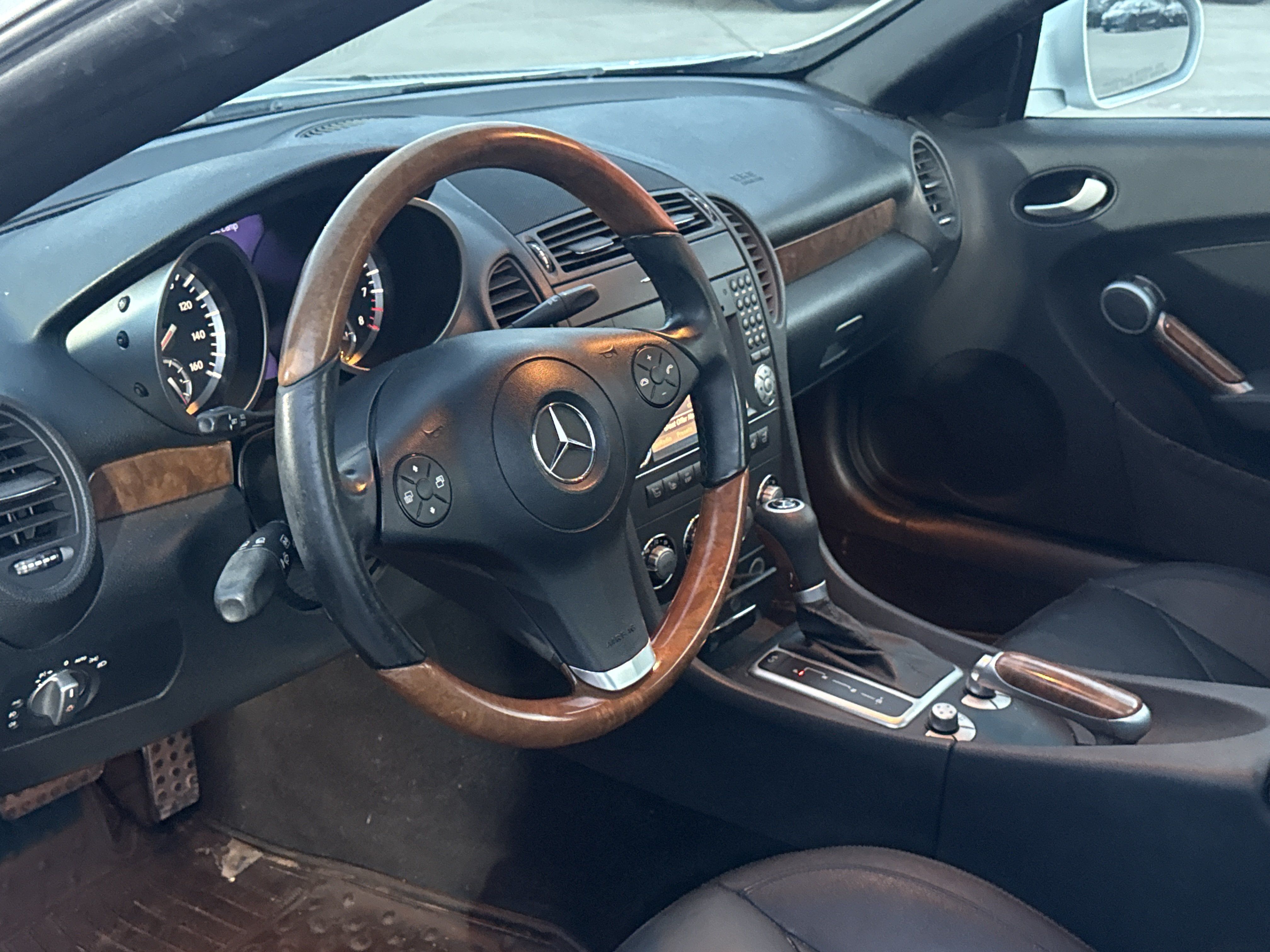 Used 2010 Mercedes-Benz SLK 350 image 8