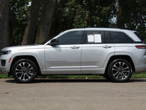 Used 2022 Jeep Grand Cherokee Overland AWD/4WD image 5