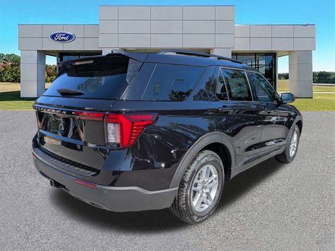 New 2026 Ford Explorer Active RWD image 2