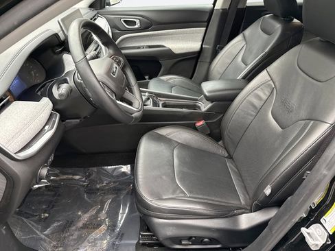 Used 2022 Jeep Compass Latitude image 11