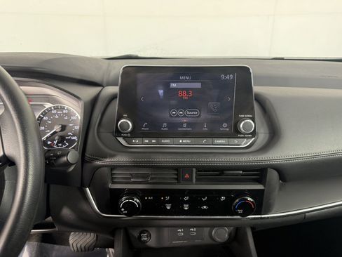 Used 2024 Nissan Rogue S AWD/4WD image 18