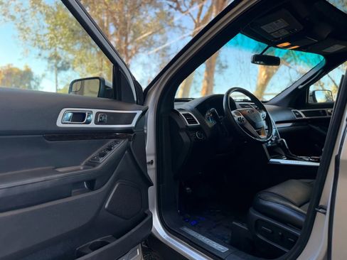 Used 2015 Ford Explorer Limited image 9