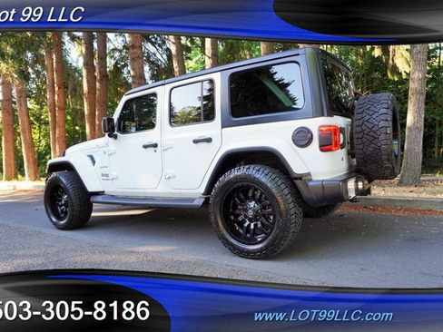 Used 2018 Jeep Wrangler Unlimited Sahara AWD/4WD image 11