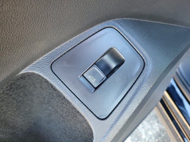 Certified 2023 Volkswagen Tiguan SE R-Line FWD image 16