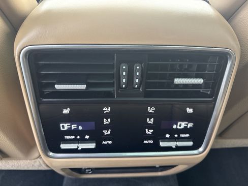 Used 2020 Porsche Cayenne S image 18