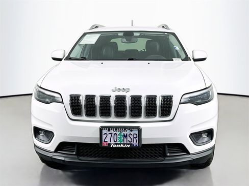 Used 2019 Jeep Cherokee Latitude Plus w/ Comfort/Convenience Group image 2