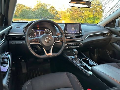 Used 2023 Nissan Altima 2.5 SV FWD image 13
