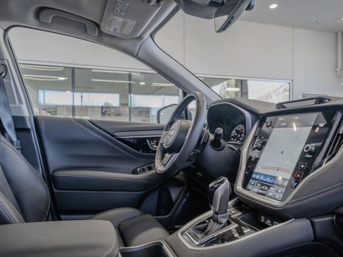 Used 2025 Subaru Outback Limited image 18