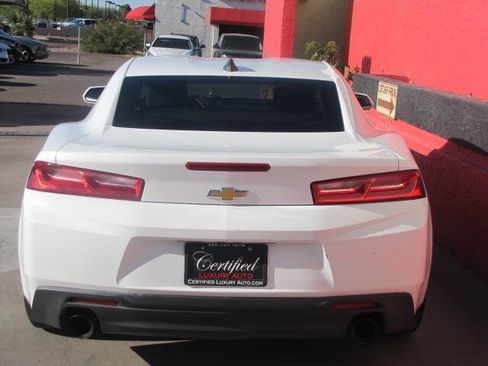 Used 2018 Chevrolet Camaro LT RWD image 4