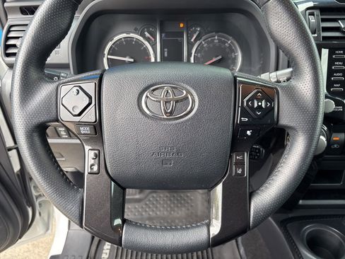Used 2020 Toyota 4Runner Venture w/ Moonroof Package AWD/4WD image 23