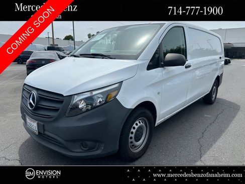 Used 2023 Mercedes-Benz Metris image 1