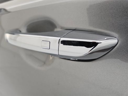 Used 2021 Genesis G70 2.0T image 42