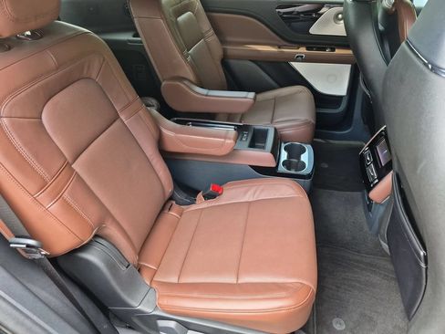Used 2025 Lincoln Aviator Reserve w/ Equipment Group 201A AWD/4WD image 22
