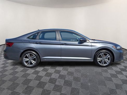 Used 2024 Volkswagen Jetta SE FWD image 7