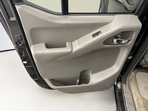 Used 2018 Nissan Frontier SV AWD/4WD image 25
