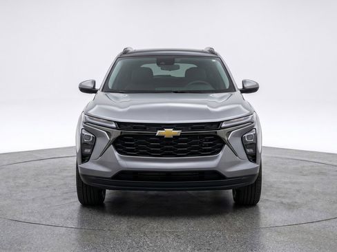 Used 2025 Chevrolet TrailBlazer LT FWD image 2