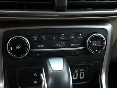 Used 2021 Ford EcoSport SE w/ SE Convenience Package image 7