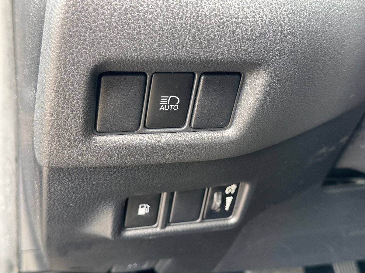 Used 2020 Toyota C-HR XLE FWD image 25