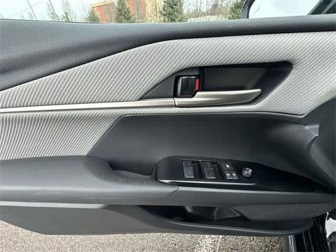 Used 2025 Toyota Camry SE image 17