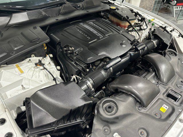 Used 2016 Jaguar XJ R-Sport RWD image 10