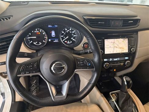 Used 2020 Nissan Rogue SV w/ Premium Package image 17