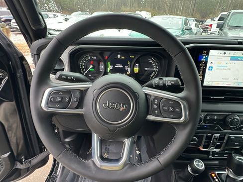 Used 2025 Jeep Wrangler Backcountry image 26