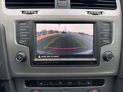 Used 2016 Volkswagen Golf Limited Edition image 17