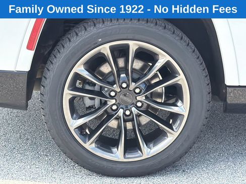 Used 2025 Jeep Grand Wagoneer L Series II Obsidian w/ Quick Order Packagew 28T AWD/4WD image 17