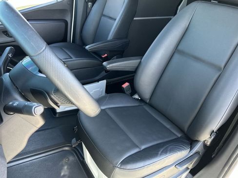 Used 2025 Mercedes-Benz Sprinter 2500 image 18