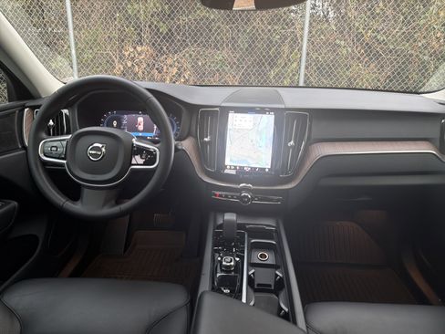 Certified 2023 Volvo XC60 B5 Plus w/ Protection Package Premier image 30