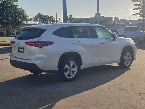 Used 2021 Toyota Highlander L FWD image 5