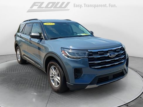 Used 2025 Ford Explorer Active RWD image 1