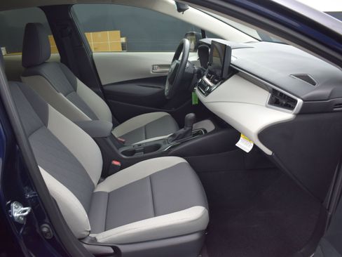 Used 2025 Toyota Corolla LE FWD image 10