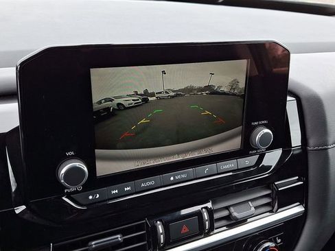 Certified 2025 Nissan Pathfinder SV image 17