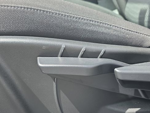 Used 2025 Chevrolet Equinox LT image 27