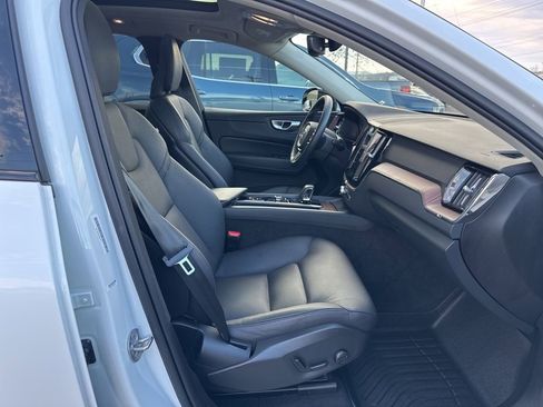 Used 2024 Volvo XC60 B5 Plus image 18