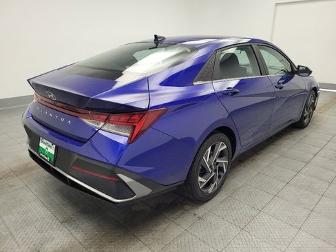 Used 2025 Hyundai Elantra SEL FWD image 9