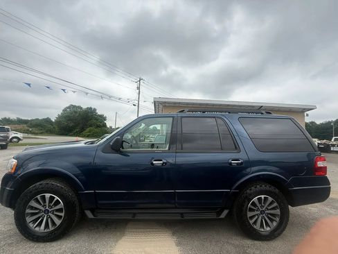 Used 2017 Ford Expedition XLT AWD/4WD image 3