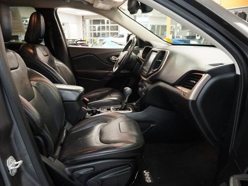 Used 2015 Jeep Cherokee Limited image 32