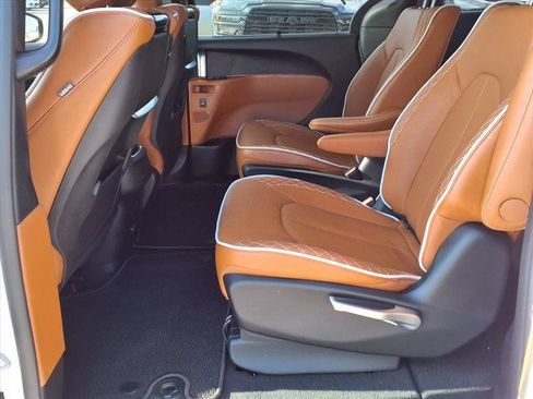 New 2026 Chrysler Pacifica Pinnacle FWD image 14