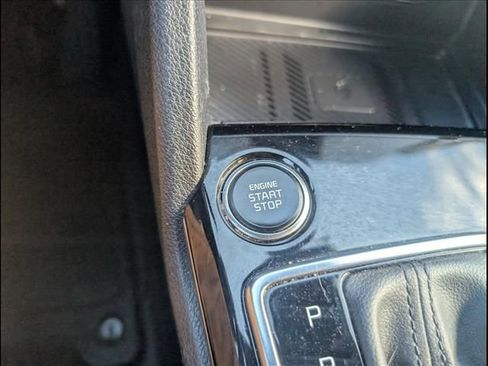Used 2025 Kia Sportage EX image 11