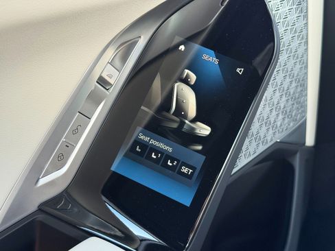 Used 2023 BMW i7 xDrive60 w/ Executive Package 2 image 38