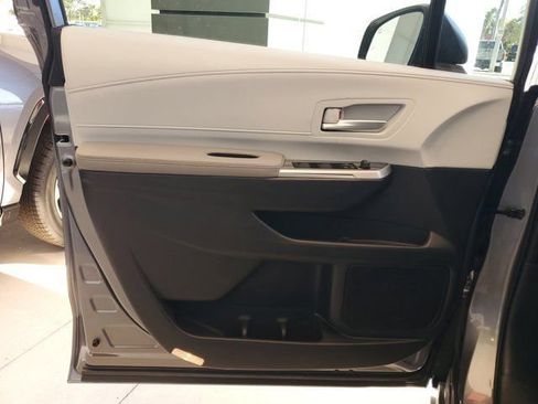 New 2026 Toyota Sienna XLE image 9